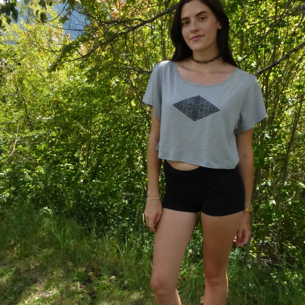 💎 Thorn Clothing Organic Crop Top - Graphic Tee - NWT